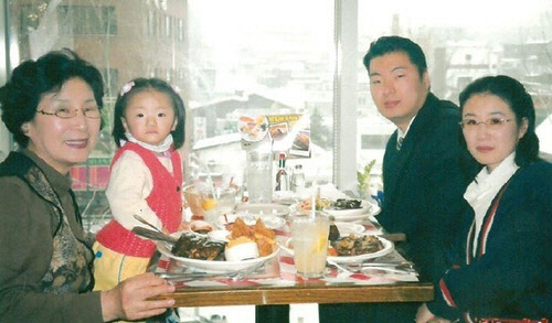 장부순(맨 왼쪽) 씨와 장기기증인 고(故) 이종훈(오른쪽 두번째) 씨. [사랑의장기기증운동본부 제공]